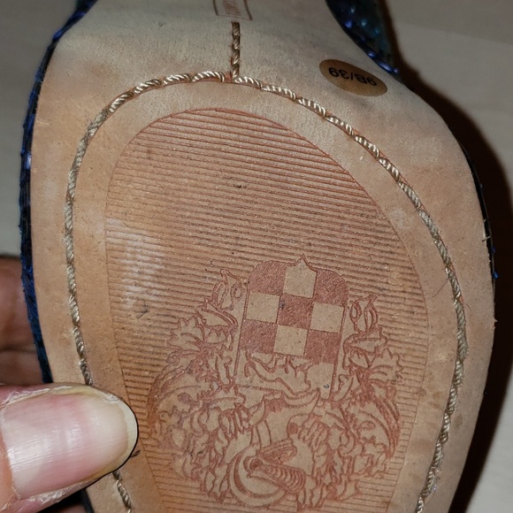 Vince Camuto Blue Snakeskin and leather pumps - Picture 5 of 8